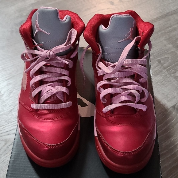 Girls Valentine's Jordan 5 retro ps - Picture 2 of 7